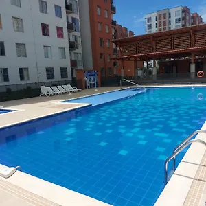 Habitación en casa particular Cómoda Habitación Privada En Apto Con Piscina ! Cali